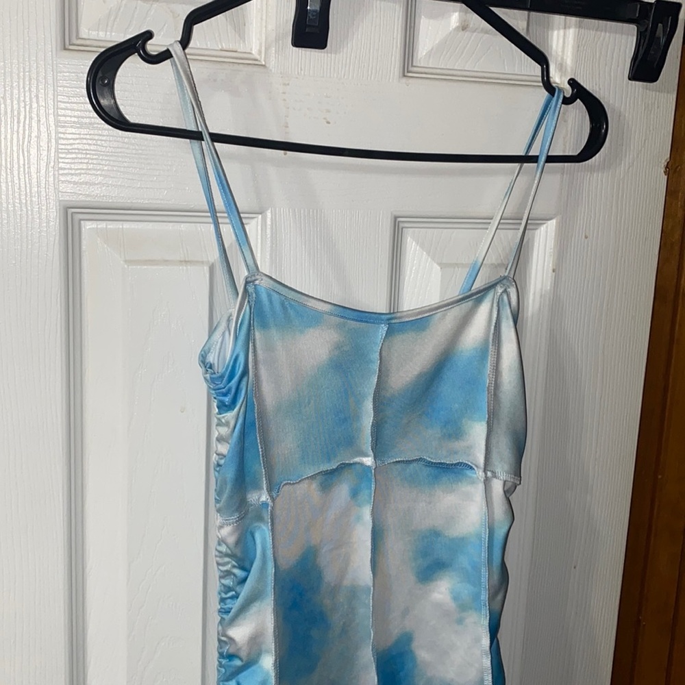 Wire and blue rouched dress